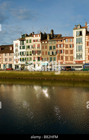 Nive Fluss in der Stadt von Bayonne zahlt baskischen Frankreich Stockfoto