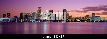 Miami Florida Skyline bei Sonnenuntergang über die Bucht von Biscayne Stockfoto