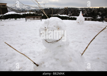 Schneemann auf Clifton Downs, Bristol, vor Clifton Suspension Bridge, während der starke Schneefälle vom Februar 2009 Stockfoto
