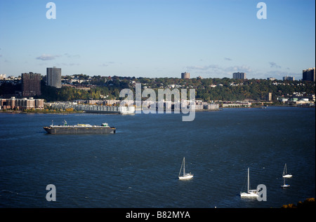 Luftaufnahme des Hudson River in New York City, USA mit Booten und Skyline von New Jersey Stockfoto