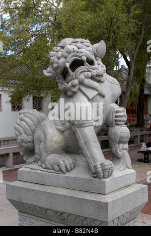 Löwen-Statue am Eingang zum chinesischen Garten der Freundschaft in Chinatown, Darling Harbour Stockfoto