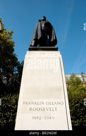 Die Statue von Franklin Roosevelt vor der amerikanischen Botschaft in Grosvenor Square in London Stockfoto