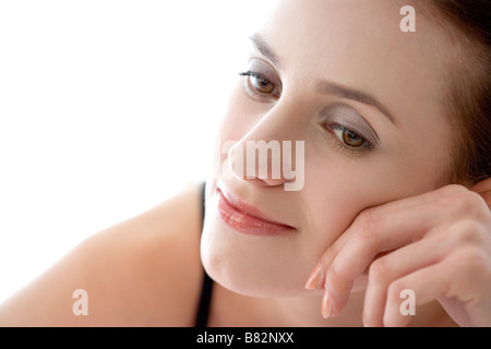 Junge Frau, die Hand auf die Wange ruhen Stockfoto