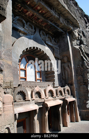 Ajanta Höhle 9, Chaitya Fassade, Ajanta Höhlen, Maharashtra, Indien. Stockfoto