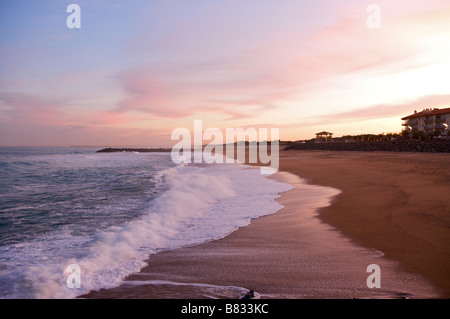 Morgendämmerung am Chambre d Amour Strand in Anglet-France Stockfoto