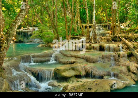 schöne Wasserbecken im Erawan Nationalpark in Kanchanaburi, Thailand Stockfoto