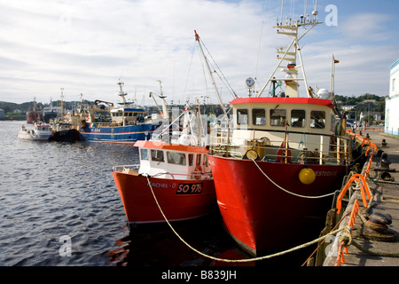 Fischtrawler in Birsfelden Hafen, County Donegal, Irland Stockfoto