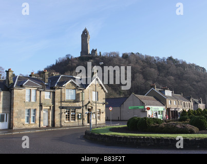 Das William Wallace Pub und William Wallace Monument Stirling Schottland Januar 2009 Stockfoto