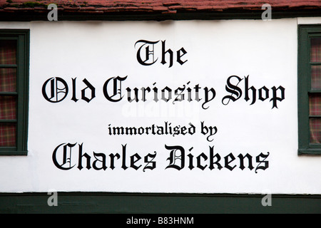 Ein Schild über Charless "Old Curiosity Shop", Portsmouth Street, London. Jan 2009 Stockfoto