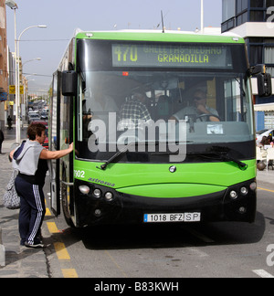 Grünen Linienbus in El Medano auf der Insel Teneriffa Kanarische Inseln Stockfoto