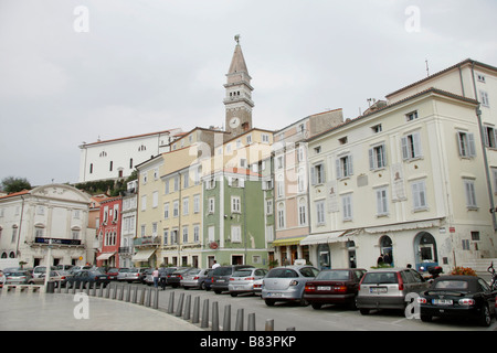 Malerische Tartinijev Trg, ein Marmor gepflasterten Platz in der alten Hafenstadt Piran in Primorska, Slowenien Stockfoto