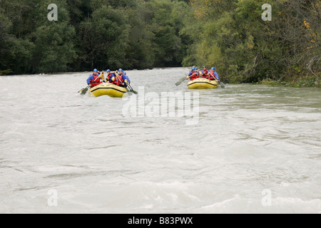 Rafting auf dem Fluss Sava Dolinka nahe Bled in den Julischen Alpen in Gorenjska, Slowenien Stockfoto