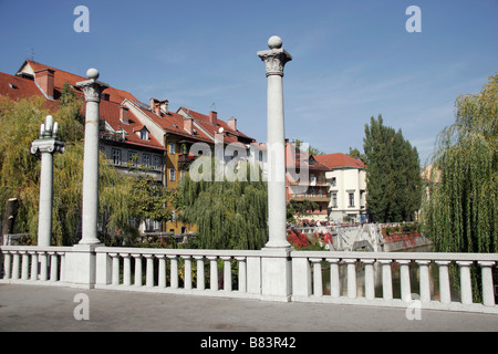 Schuster die Brücke (Cevljarski Most) erstreckt sich über den Fluss Ljubljanica in der Altstadt von Ljubljana, die Hauptstadt von Slowenien Stockfoto