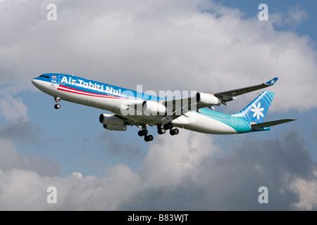 Ein Airbus A340 der Air Tahiti im Endanflug Stockfoto