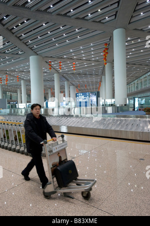 Innere des großen modernen Gepäck zurückfordern Halle neue Beijing Airport Terminal 3 China 2009 Stockfoto