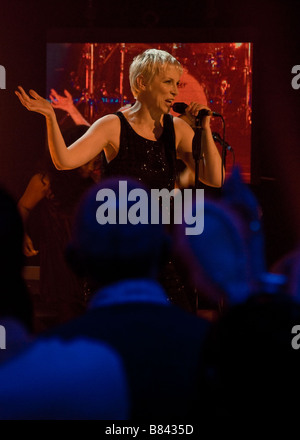 Annie Lennox führt auf der Bühne Stockfoto