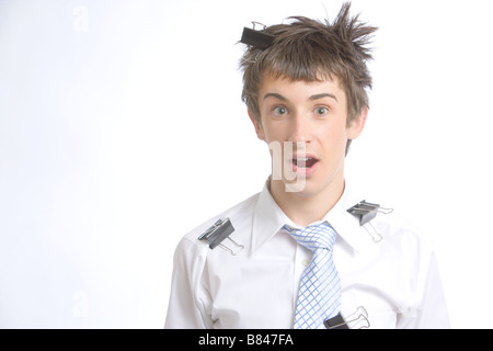A Business-Mann zog seine Haare heraus im Studio gestresst Stockfoto
