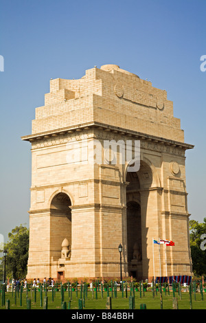 India Gate in Neu-Delhi ist ein 42 m hohen Steinbogen Triumph steht an einem Ende der Rajpath mit Namen von 90 000 Soldaten Stockfoto