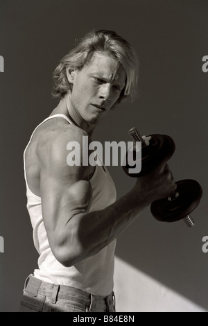 Mann mit Hand WieghtsCaucasian, Hanteln, Training, Sport, Männer, Workout, körperliches Training, Vorbereitung, Vorbereitung Stockfoto