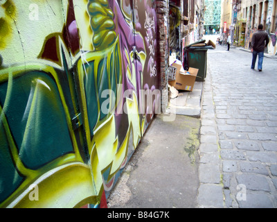 Graffiti bemalte Wände von Hosier Lane, hinunter zum Federation Square, Melbourne, Victoria, Australien. Keine PR oder Herr Stockfoto