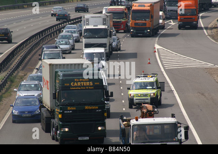 Landstraßen Agentur Traffic Officer bei Autobahn-Vorfall Stockfoto