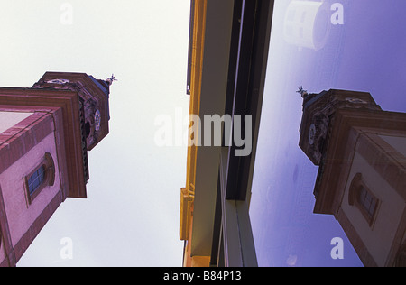 Reflexionen von Gebäuden der Altstadt Alstadt in Gebäuden an der unteren Straße niedriger Straße Heidelberg Deutschland Stockfoto