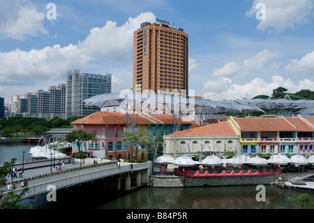 Clarke Clark Quay Singapore River Boot vorhanden fünf Blöcke von restaurierten Lagerhallen beherbergen verschiedene Restaurants und Nachtclubs Stockfoto