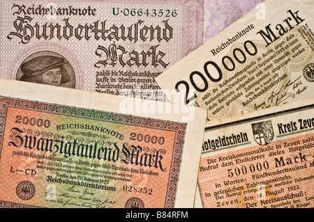 Deutsche Banknoten - aus der Zeit der Hyperinflation 1923. 20.000; 100.000; 200.000 und 500.000 Mark Stockfoto