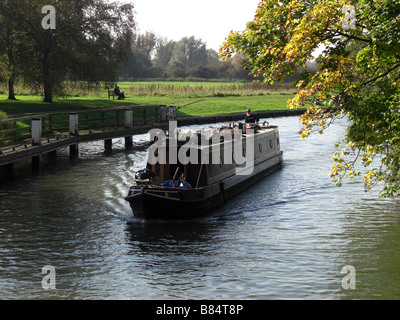 Lastkahn an der Themse in Abingdon, Großbritannien Stockfoto