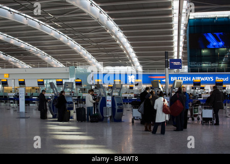 Flughafen Heathrow Terminal 5 Check-in Halle - London Stockfoto