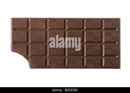Gebissen dunkle Schokolade isoliert auf weißem Hintergrund Stockfoto