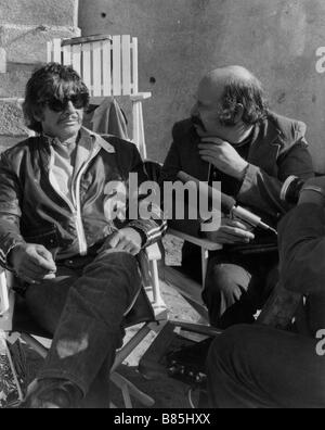 Tom Tom Gries Gries Charles Bronson avec Tom Gries sur le tournage du Film 'l'évadé' Breakout Année: 1975 - usa Regie: Tom Gries Stockfoto