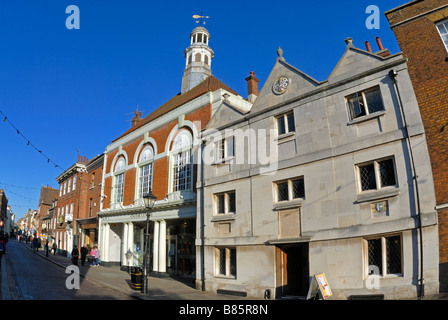 Richard Watts House und Rathaus, Rochester High Street, Kent Stockfoto