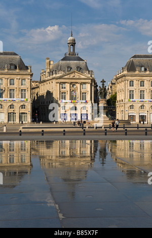 Miroir d Eau, setzen Sie De La Bourse, Bordeaux, Gironde, Frankreich Stockfoto