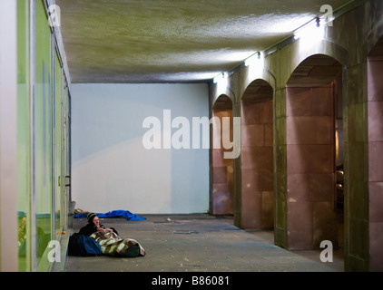 Obdachlose in der Nacht, rauhe Lagerschwelle, Straßburg, Elsass, Frankreich Stockfoto