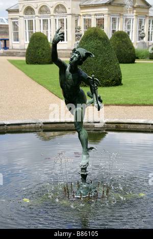 Der große Wintergarten und die Statue des Merkur, der geflügelte Bote, Syon House, Brentford, Middlesex, England, UK Stockfoto