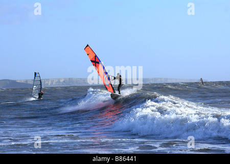 Windsurfer bei Newton Strand Porthcawl Mid Glamorgan South Wales UK Stockfoto