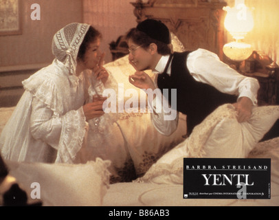 Yentl Yentl Jahr: 1983-UK | USA | Tschechoslowakei Barbra Streisand, Amy Irving Regie: Barbra Streisand Stockfoto