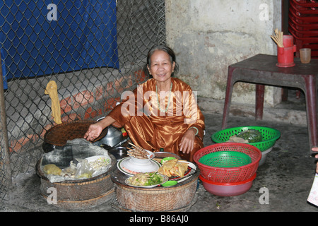 Foto einer vietnamesischen Frau auf einem Markt in Hoi Ann, Vietnam Stockfoto