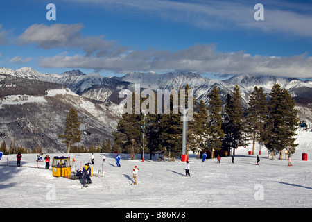 Skifahrer auf der Piste in Vail Colorado Stockfoto