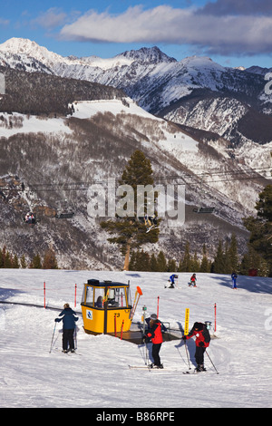 Skifahrer auf der Piste in Vail Colorado Stockfoto