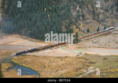 Luftaufnahme von Durango Silverton Dampfzug mit Doppellokomotiven Colorado USA Stockfoto