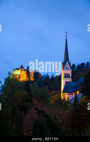 Die Pfarrkirche St. Martin s und die Burg von Bled Slowenien Stockfoto