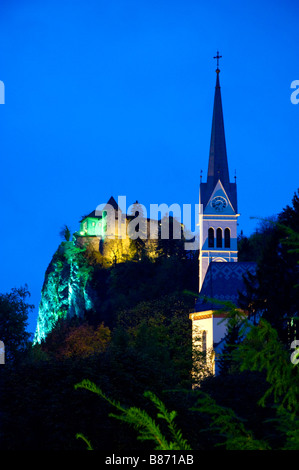 Die Pfarrkirche St. Martin s und die Burg von Bled Slowenien Stockfoto