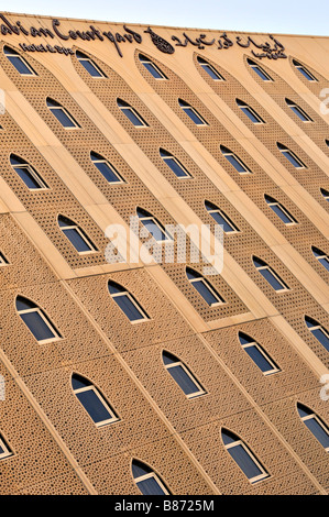 Architektur Formen auf sich wiederholenden Hotelgebäude Fensterdesign gesetzt Oberflächenstruktur & Linien Moderne Struktur façade Dubai United Arab Emirates VAE Stockfoto