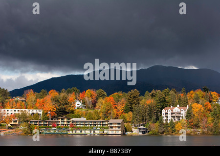 Ein Sturm rollt über den Adirondack Mountains am Lake Placid, New York USA 6. Oktober 2008 Stockfoto