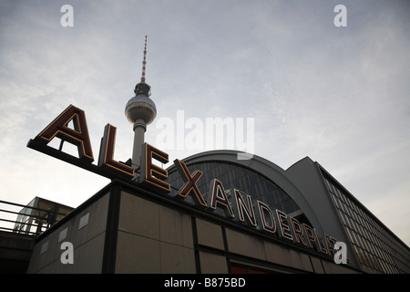 Fernsehturm Berlin Alexanderplatz Fernsehturm Bahnhof Station Stockfoto