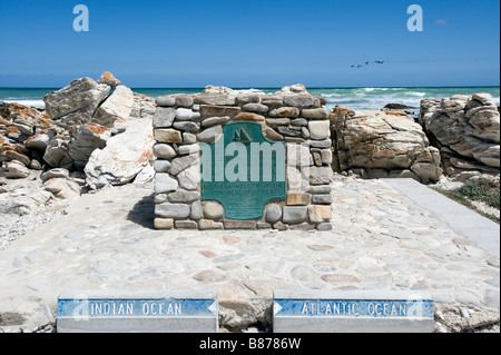 Denkmal am Kap Agulhas, der südlichste Punkt Afrikas Stockfoto