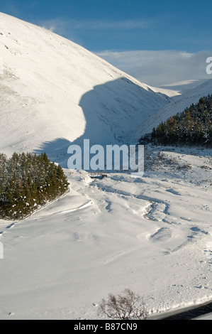 Monadhliath Hügel im Winter Schnee am Coignafearn auf dem River Findhorn Strath Dearn Inverness-Shire Schottland UK SCO 2061 Stockfoto