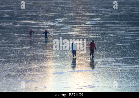 Ice Skater Kenai Lake Moose Pass Alaska Stockfoto